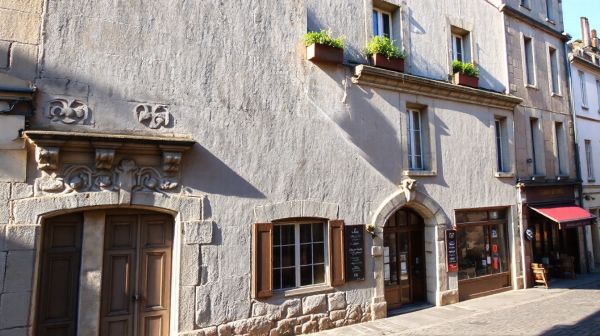 Top conseils pour rafraîchir votre façade à Orléans